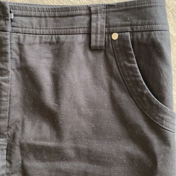 Classic Black Women's Skirt - Picture 2 of 7